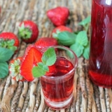 Kako napraviti tinkturu, liker od jagoda na alkoholu kod kuće